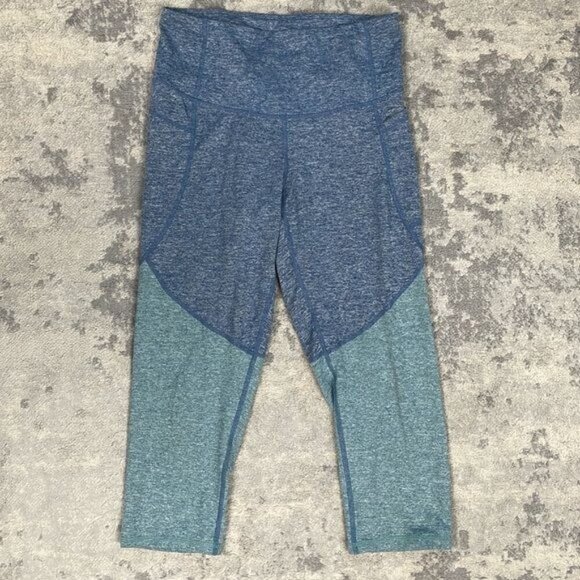 Lot of 10 Bulk Athletic Leggings Shorts Sports Bra Tank Tops Pullover Sz M - Picture 10 of 11